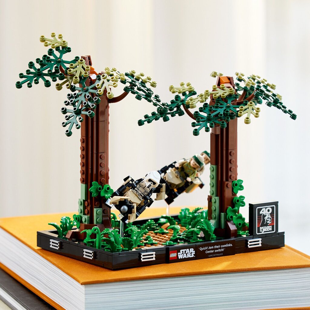 75353 LEGO® Star Wars Endor™ kiire mootorratta tagaajamise dioraama hind ja info | Klotsid ja konstruktorid | kaup24.ee