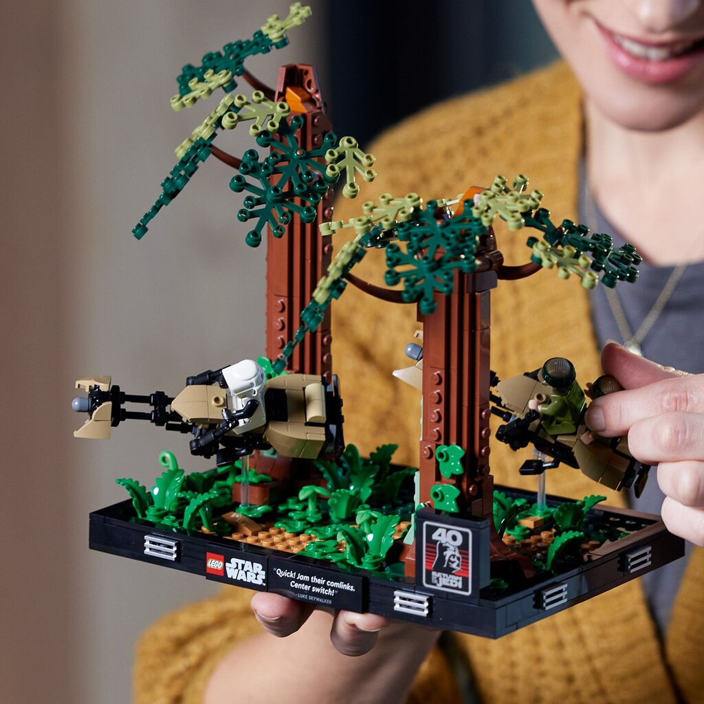 75353 LEGO® Star Wars Endor™ kiire mootorratta tagaajamise dioraama цена и информация | Klotsid ja konstruktorid | kaup24.ee