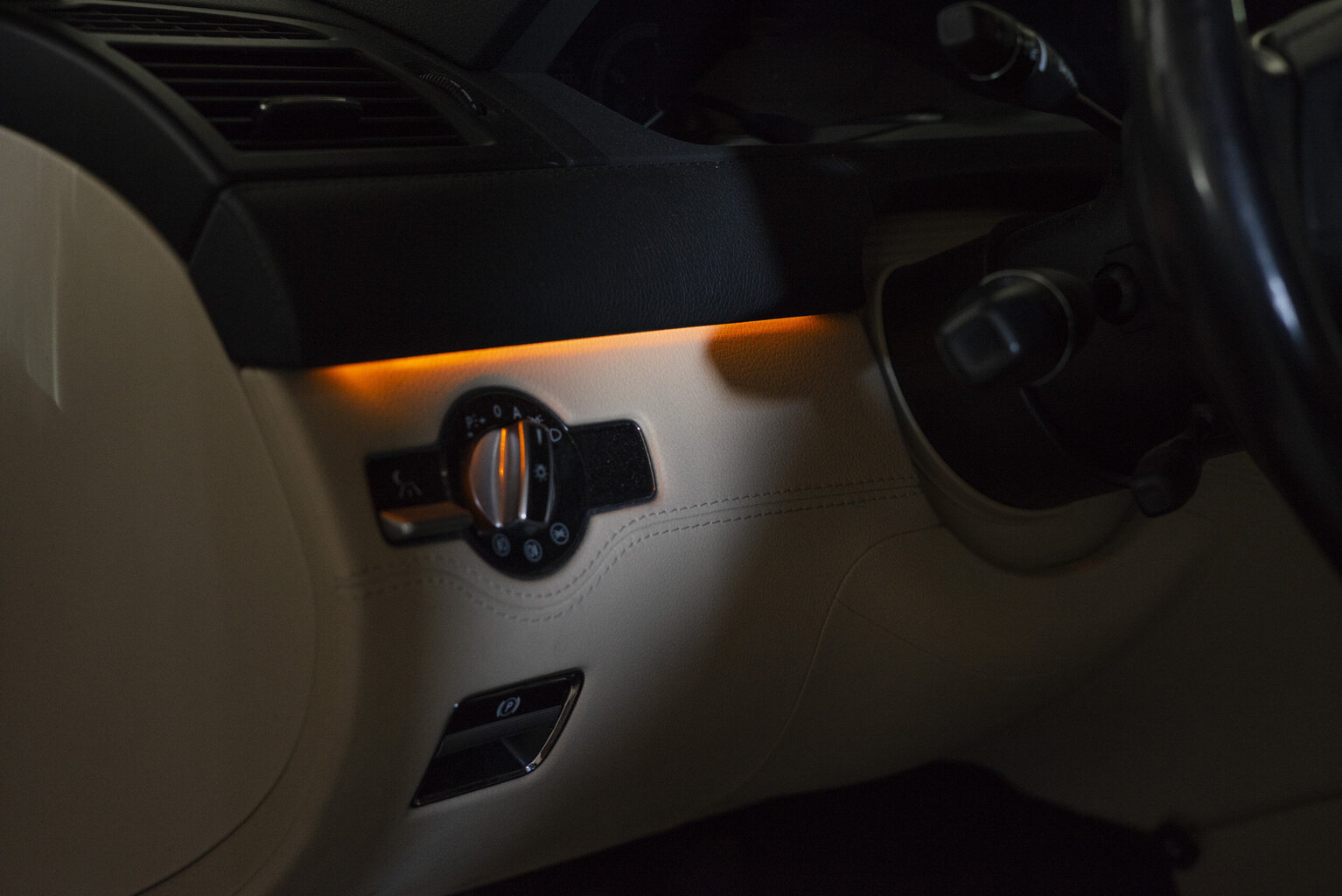 EinParts LED valgusriba auto kaunistamiseks 12V - pikkus 3M, värvus Oranž hind ja info | Auto salongitarvikud | kaup24.ee