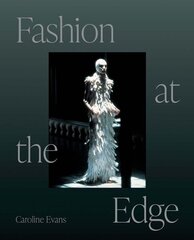 Fashion at the Edge цена и информация | Книги об искусстве | kaup24.ee