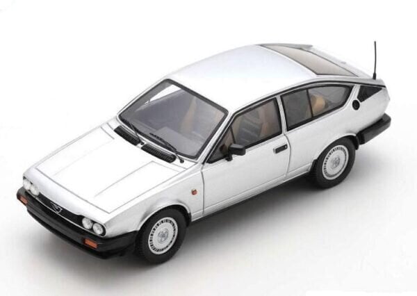 Alfa Romeo GTV 2.0 1980 Silver SPARK 1:43 S9046 цена и информация | Mudelautode kollektsioneerimine | kaup24.ee