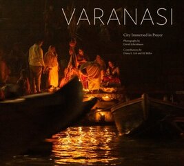 Varanasi: City Immersed in Prayer цена и информация | Книги по фотографии | kaup24.ee