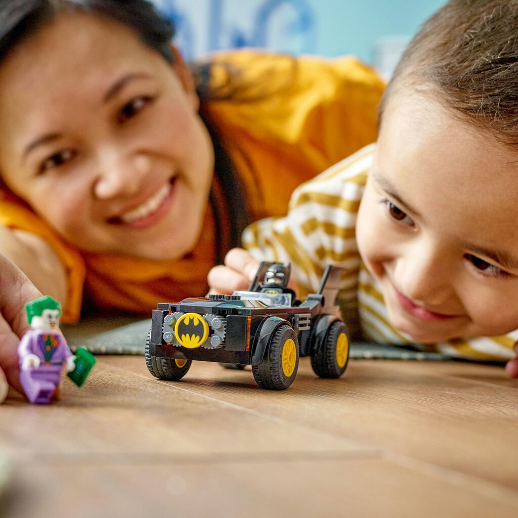 76264 LEGO® DC Batman Batmobile tagaajamine: Batman vs Jokker hind ja info | Klotsid ja konstruktorid | kaup24.ee