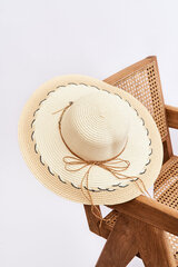 Naiste kaunistustega müts, helebeež hind ja info | Naiste mütsid ja peapaelad | kaup24.ee