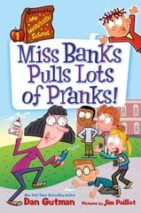 My Weirdtastic School #1: Miss Banks Pulls Lots of Pranks! цена и информация | Книги для подростков и молодежи | kaup24.ee
