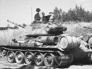 Kokkupandud mudel Italeri Tankas T 3 4/85 hind ja info | Klotsid ja konstruktorid | kaup24.ee