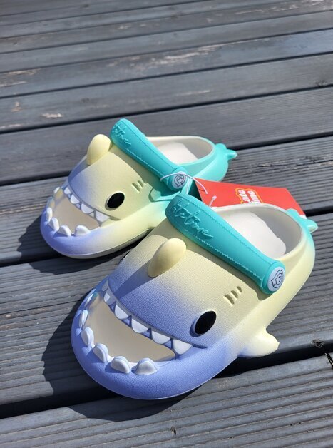 Hai sussid lastele Shark slippers цена и информация | Laste sandaalid | kaup24.ee