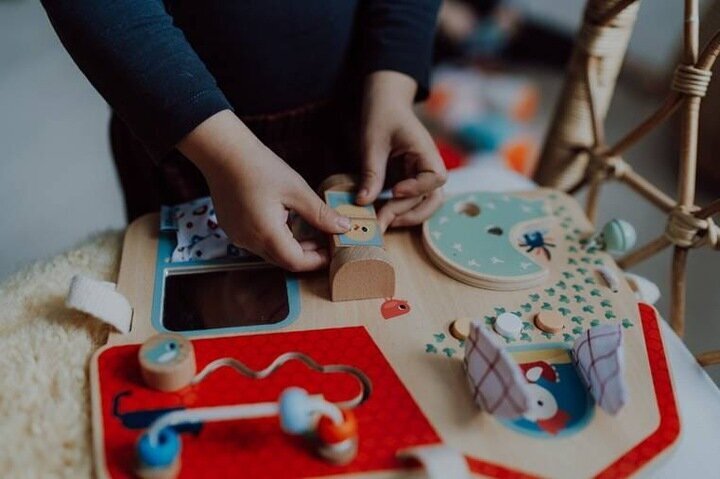 Montessori sensoorne tahvel Lilliputiens hind ja info | Imikute mänguasjad | kaup24.ee