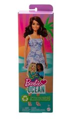 Описание
Коллекция Barbie Loves the Ocean, изготовленная из переработанного пластика*, продолжает радовать вас свежими летними образами. Новейшие куклы этой линии, изготовленные из тканей и аксессуаров из переработанных материалов, носят сарафаны в тропическом стиле, которые вдохновляют на любые развлечения на солнце! Сами куклы Барби тоже сделаны из пластика, обращенного к океану! Каждая из них продается отдельно, в зависимости от наличия. Куклы не могут стоять в одиночку. Цвета и украшения могут отличаться. *Пластиковые детали, на 90% состоящие из пластика, поставляются в радиусе 50 км от водных путей в районах, где отсутствуют официальные системы сбора отходов. Голова куклы исключена. В коллекции Barbie Loves the Ocean представлены разнообразные куклы, ткани и аксессуары, изготовленные из переработанных материалов и пластика, обитающего в океане. *Кукла Барби отличается оригинальной формой тела и волнистыми волосами брюнетки. Она готова к лету в синем цветочном сарафане с рюшами на лифе! От прогулок по набережной до барбекю на заднем дворе — ее свежий и универсальный образ может вдохновить детей придумывать самые разные летние истории! Кукла Барби носит золотые серьги-кольца и белые сандалии из пластика, переходящего в океан! Эта экологичная кукла поставляется в полностью закрытой упаковке, сертифицированной FSC, что позволяет сократить количество пластиковых отходов. Барби любит океан не только дает детям возможность играть на солнце, но и пробуждать любовь к защите планеты и океанов с раннего возраста!
Номер детали
HLP94
Бренд Барби любит океан
Серия «Барби»
Минимальный возраст 3 года
Пол Девочки
Материал пластиковый
Изделие с батарейным питанием нет
Батареи в комплекте
Питание Не применимо цена и информация | Игрушки для девочек | kaup24.ee