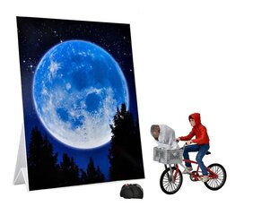 К 40-летию любимой классики привнесите в свой мир волшебство и азарт E.T. The Extra-Terrestrial. По мере того, как ваша дружба с E.T. крепнет, переживите все его земные встречи или посмотрите на звезды и создайте свои собственные незабываемые интерактивные приключения. В игре «Инопланетянин и Эллиотт на велосипеде» вас ждет экшн по принципу «заходи и вперед»! А чтобы воссоздать знаменитую сцену полета, вы можете прикрепить фигуру к отдельно стоящему фону фильма, чтобы создать культовое изображение. Цифра в масштабе 7 дюймов (длиной около 5 дюймов) поставляется в удобной для дисплея упаковке с открывающейся передней крышкой, посвященной 40-летию. цена и информация | Атрибутика для игроков | kaup24.ee