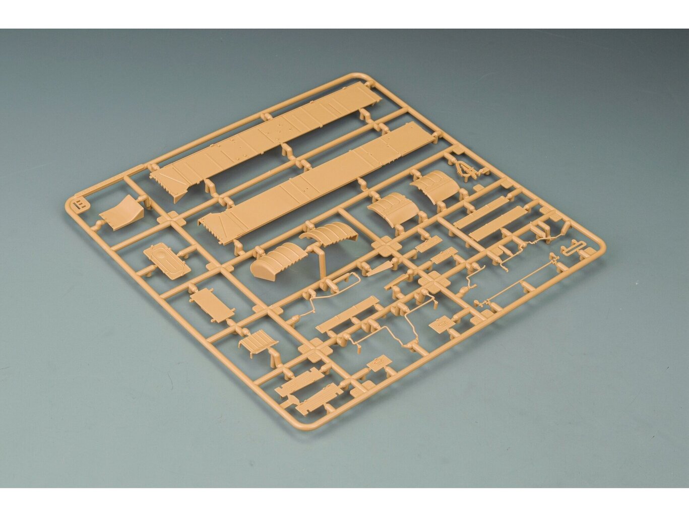 Rye Field Model - T-55A Medium Tank Mod. 1981 with workable track links, 1/35, RFM-5098 цена и информация | Klotsid ja konstruktorid | kaup24.ee