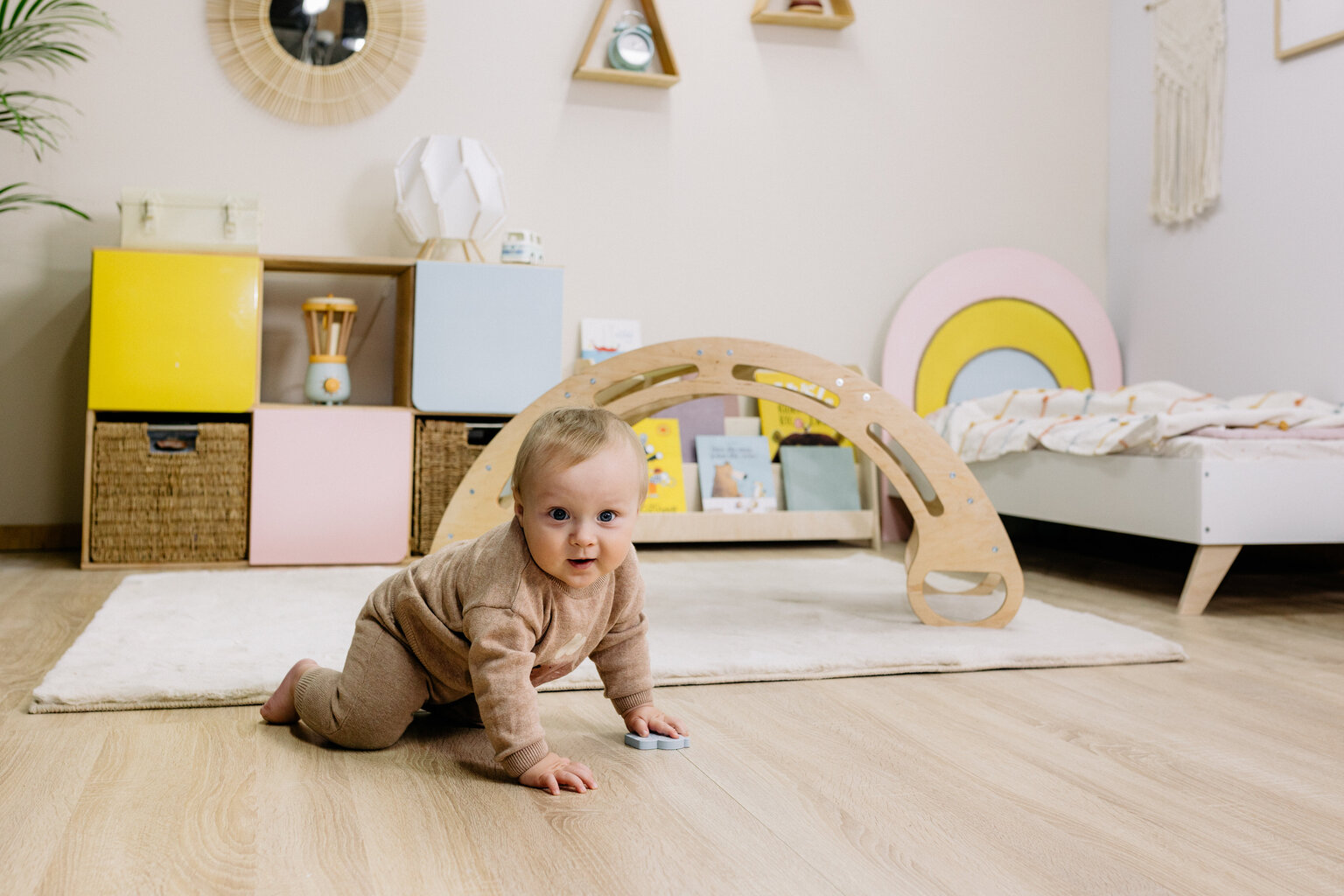 Puidust kiiktool, rocker Montessori puidust vineer + padi rokkarile Värv hall 85 cm hind ja info | Arendavad mänguasjad | kaup24.ee