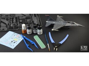 Сборная пластиковая модель начинающему моделисту Italeri - F-16 C/D Night Falcon, подарочный набор, 1/72, 72009 цена и информация | Конструкторы и кубики | kaup24.ee