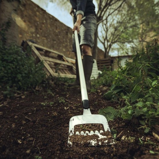 Umbrohu kõblas Fiskars Xact™ hind ja info | Aiatööriistad | kaup24.ee