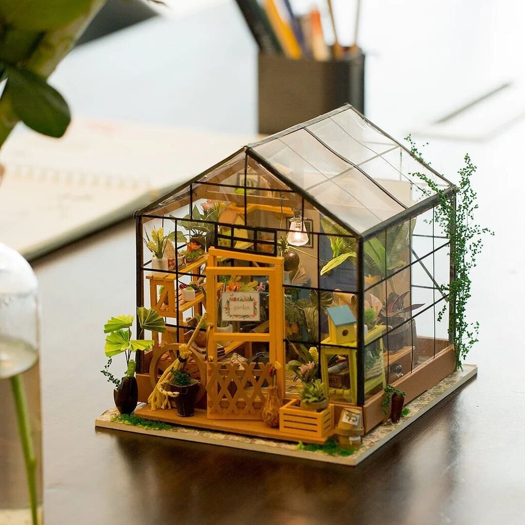 Puidust kokkupandav miniatuur - roombox Cathy's flower house RB003e цена и информация | Klotsid ja konstruktorid | kaup24.ee