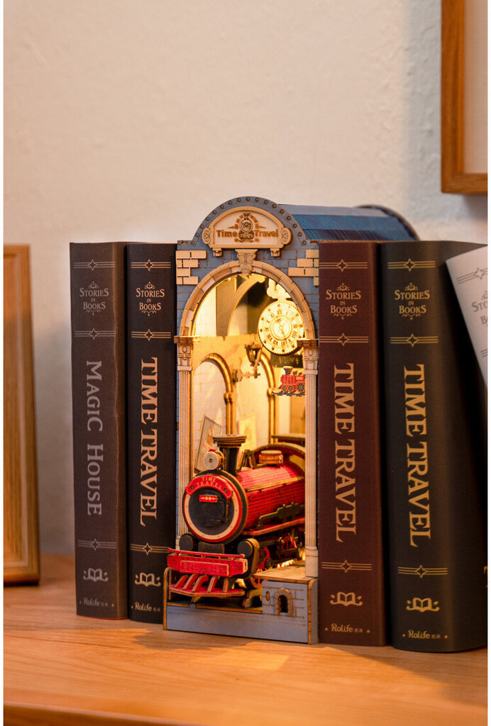 Puidust kokkupandav miniatuur - Time Travel Book nook kit RDS006e цена и информация | Klotsid ja konstruktorid | kaup24.ee