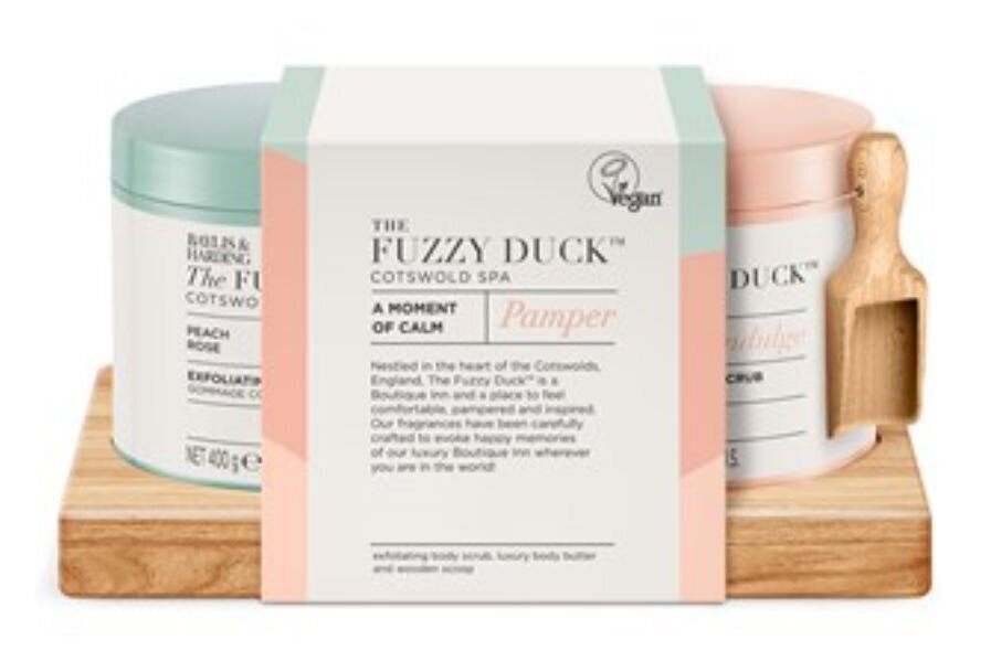 Kosmeetikakomplekt Baylis & Harding The Fuzzy Duck Cotswold Spa A Moment of Calm: vannikristallid, 400 g + kehavõi, 400g + puukulp цена и информация | Kehakreemid, losjoonid | kaup24.ee