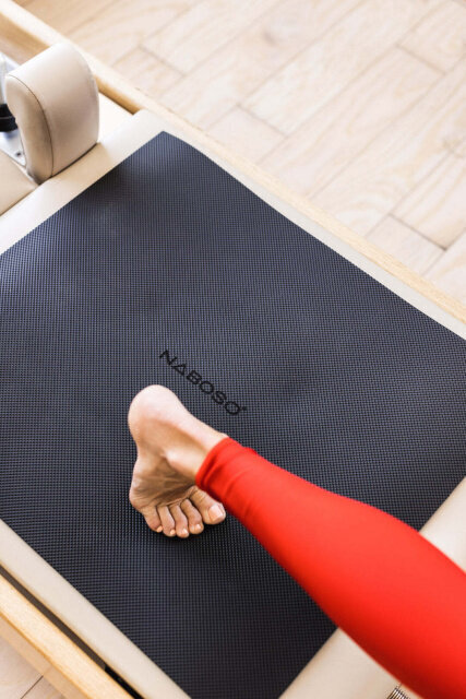 Matt Naboso Standing Mat, hall/must hind ja info | Joogamatid | kaup24.ee