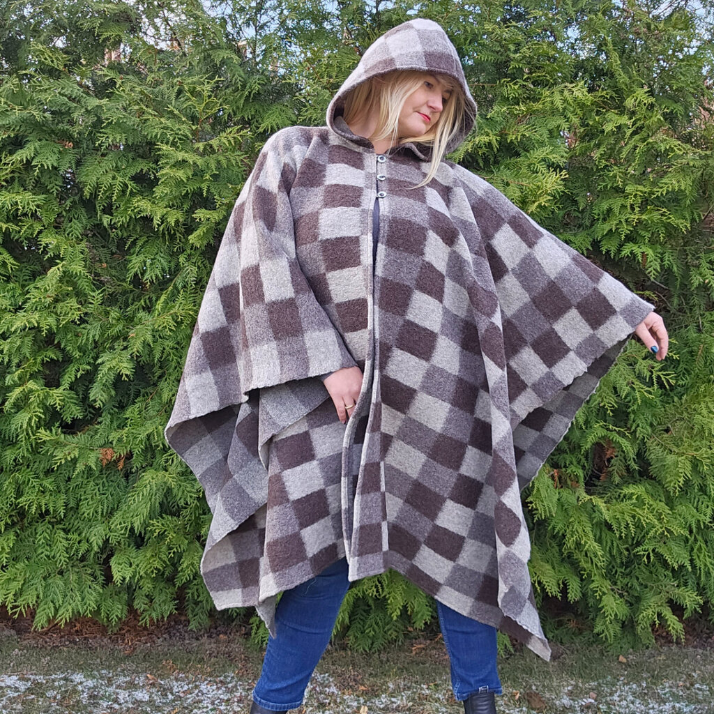 Unisex villane sall - poncho Checks, pruun цена и информация | Naiste kampsunid | kaup24.ee