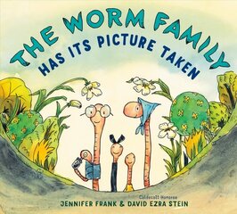 Worm Family Has Its Picture Taken цена и информация | Книги для подростков и молодежи | kaup24.ee