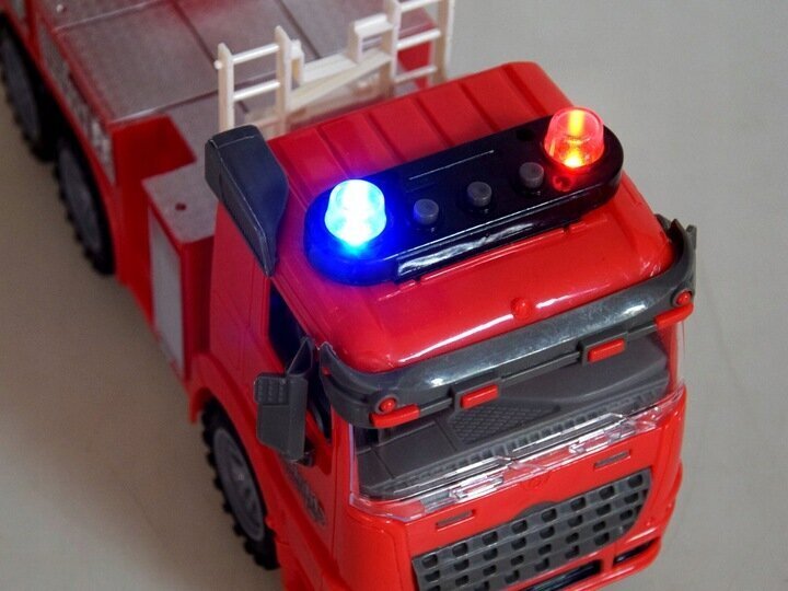 Erinevate efektidega tuletõrjeauto Jokomisiada цена и информация | Poiste mänguasjad | kaup24.ee