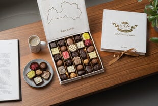 Belgia šokolaadide assortii valges sametkarbis AJ Chocolate House цена и информация | Сладости | kaup24.ee