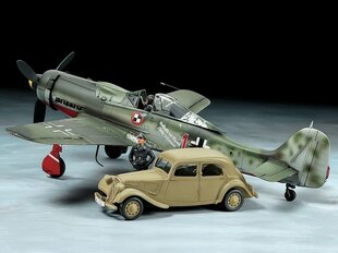 Сборная пластиковая модель. Tamiya - Focke-Wulf Fw190 D-9 JV44 & Citroen 11CV Staff Car Set, 1/48, 25213 цена и информация | Конструкторы и кубики | kaup24.ee