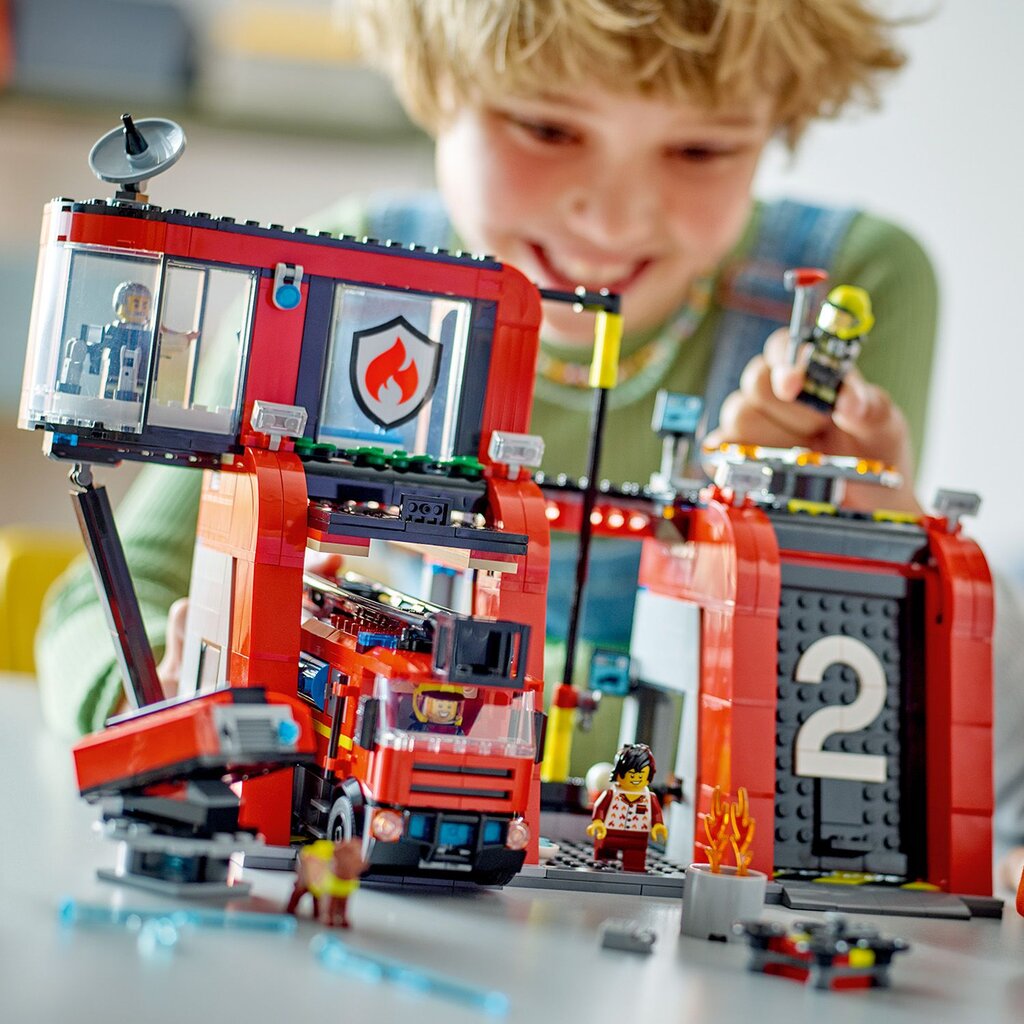 60414 LEGO® City Fire Station with Fire Truck tuletõrjedepoo koos tuletõrjeautoga цена и информация | Klotsid ja konstruktorid | kaup24.ee