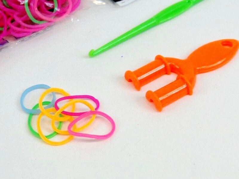 Heegeldus - punumiskummid 300 tk neoon Colorful Loom Bands hind ja info | Arendavad mänguasjad | kaup24.ee