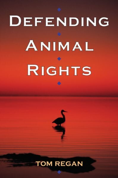 Defending Animal Rights цена и информация | Ühiskonnateemalised raamatud | kaup24.ee