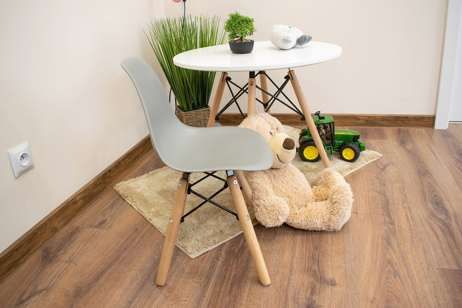 leobert Zubi 2 lastetoolist koosnev komplekt, pruun/hall hind ja info | Laste lauad ja toolid | kaup24.ee