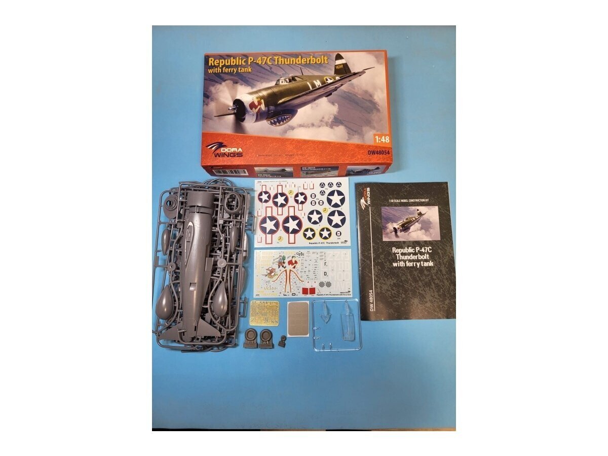 Dora Wings - Republic P-47C Thunderbolt with Ferry Tank, 1/48, 48054 hind ja info | Klotsid ja konstruktorid | kaup24.ee