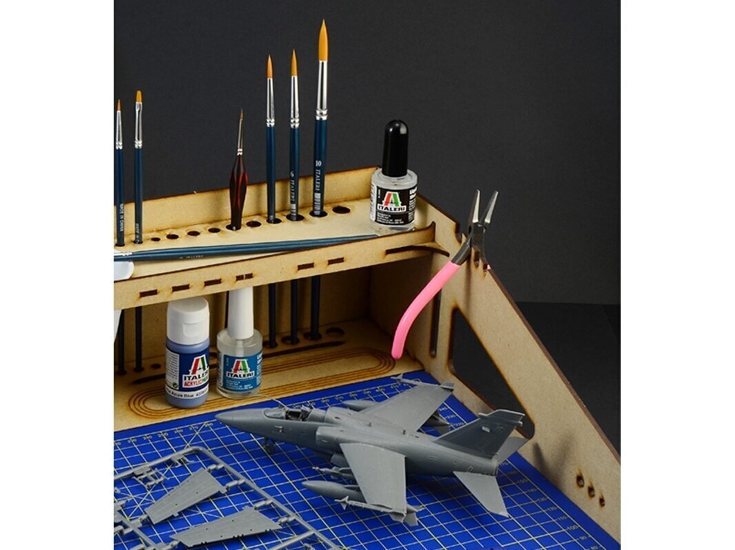 Italeri - Workstation for modelling (töölaud), 50833 цена и информация | Liimitavad mudelid | kaup24.ee