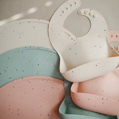 Силиконовый коврик для стола  Mushie Cambridge Blue Confetti цена и информация | Детская посуда, контейнеры для молока и еды | kaup24.ee