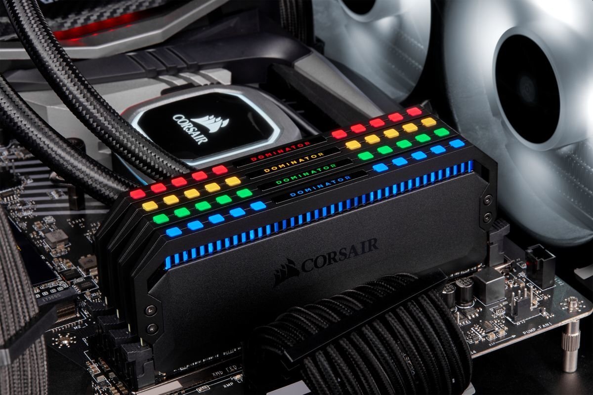 Corsair CMT32GX4M4Z3200C16 цена и информация | Operatiivmälu (RAM) | kaup24.ee