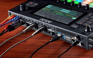 AKAI FORCE Автономная музыкальная станция Sampler MIDI USB Black цена и информация | Принадлежности для музыкальных инструментов | kaup24.ee