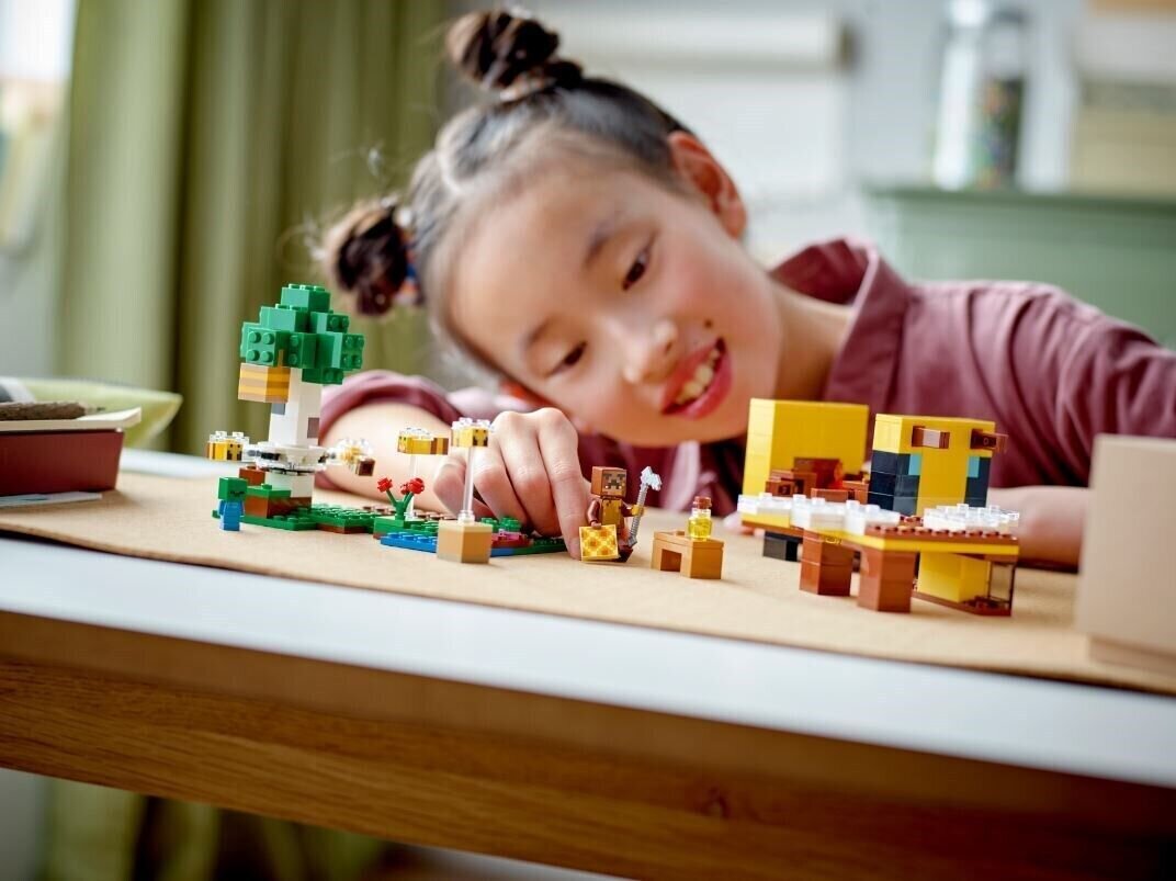 Lego Minecraft Mesilasemajake 21241 цена и информация | Klotsid ja konstruktorid | kaup24.ee