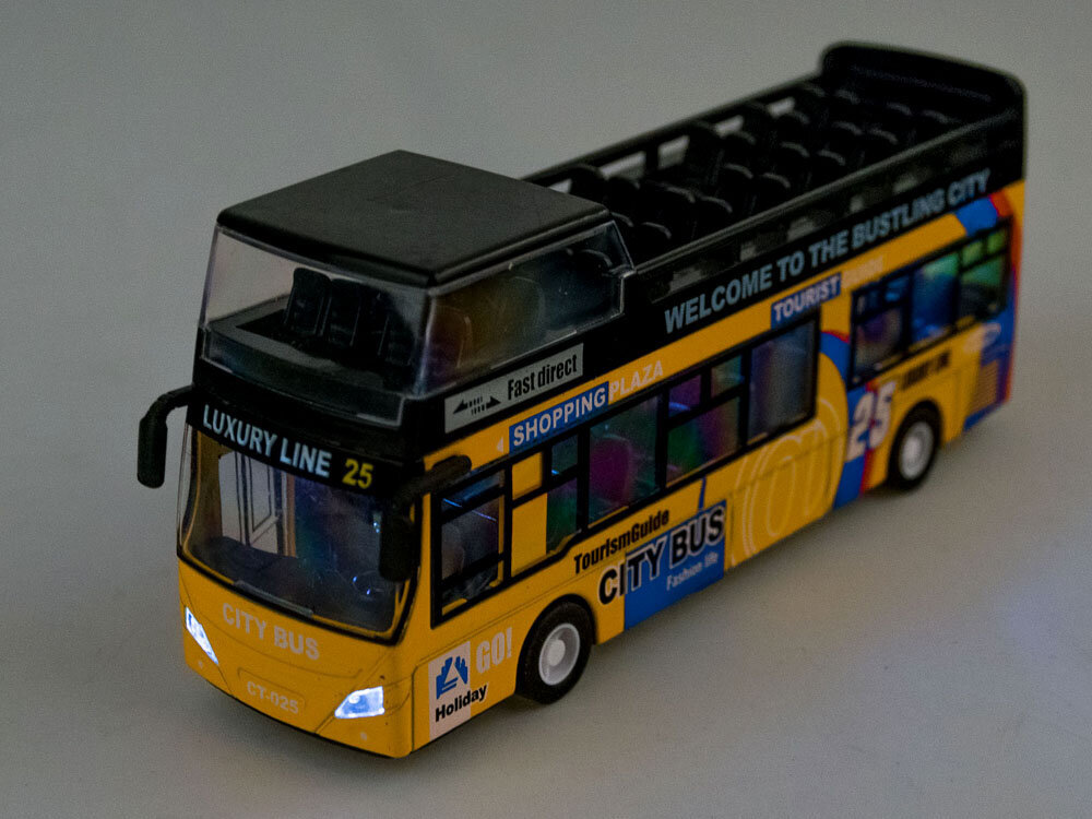 Metallist kahekorruseline buss heli- ja valgusefektidega, kollane цена и информация | Poiste mänguasjad | kaup24.ee