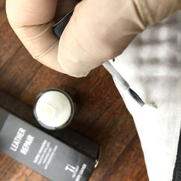 Renoveeriv nahavärv naturaalsele ja kunstnahale - Coccine Leather Repair (must, punane), 10 ml hind ja info | Rõivaste ja jalatsite hooldus | kaup24.ee