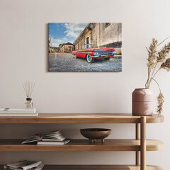 Seinapilt Punane vana auto Colombia linnaosas цена и информация | Картины, живопись | kaup24.ee