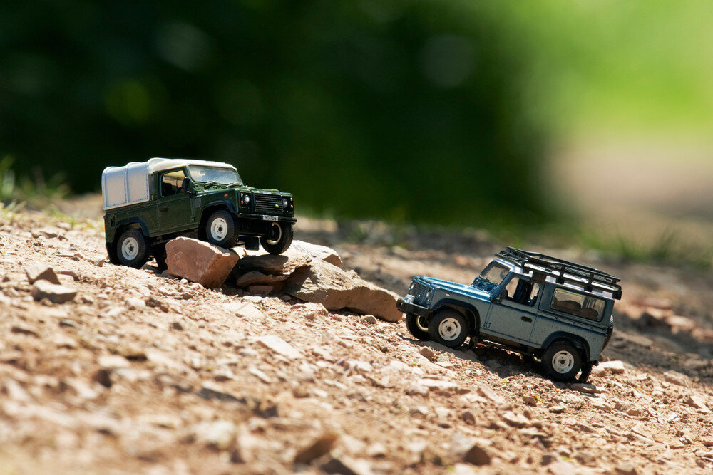 Mänguasi Land Rover Tomy Defender 43217 hind ja info | Poiste mänguasjad | kaup24.ee