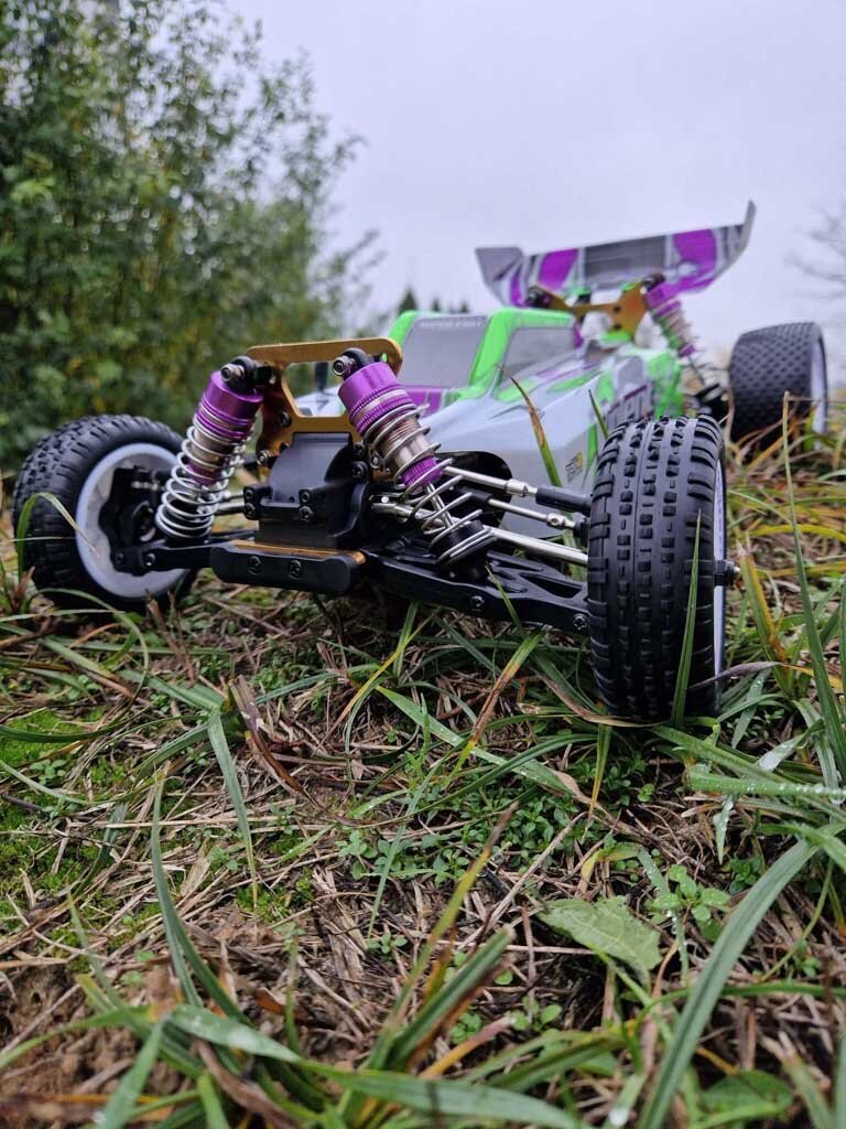 Kaugjuhtimispuldiga auto WLToys 1:10 4WD 2,4Ghz hind ja info | Poiste mänguasjad | kaup24.ee