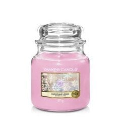 Свеча Yankee Candle Snowflake Kisses Medium Candle 411g цена и информация | Подсвечники, свечи | kaup24.ee