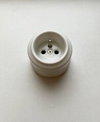 Olde Worlde Surface mounted French socket with childproof K1-R52AFSW elektripistikupesad Valge , hind ja info | Lülitid ja pistikupesad | kaup24.ee