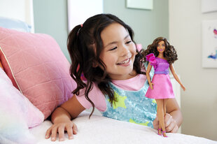 Barbie® Fashionistas® nukk lillas kleidis HRH22 цена и информация | Игрушки для девочек | kaup24.ee