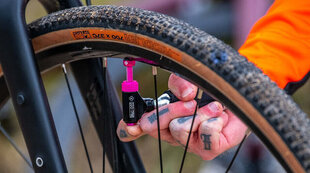 Muc-Off rattapump Co2 MTB Inflator Kit rehvi täiteaine hind ja info | Rattapumbad | kaup24.ee