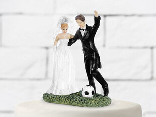 Украшение на торт Newly-weds with a soccer ball 14 см цена и информация | Праздничная одноразовая посуда | kaup24.ee
