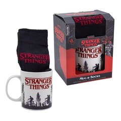 Stranger Things Logo Mug & Socks Set цена и информация | Атрибутика для игроков | kaup24.ee