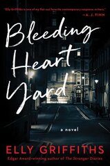 Bleeding Heart Yard: A British Cozy Mystery цена и информация | Фантастика, фэнтези | kaup24.ee