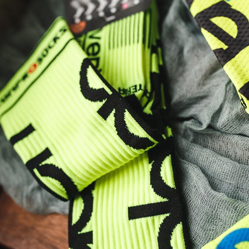 Pikad kompressioonsokid Eleven Sportswear ELEVEN FLUO, kollased цена и информация | Meeste sokid | kaup24.ee